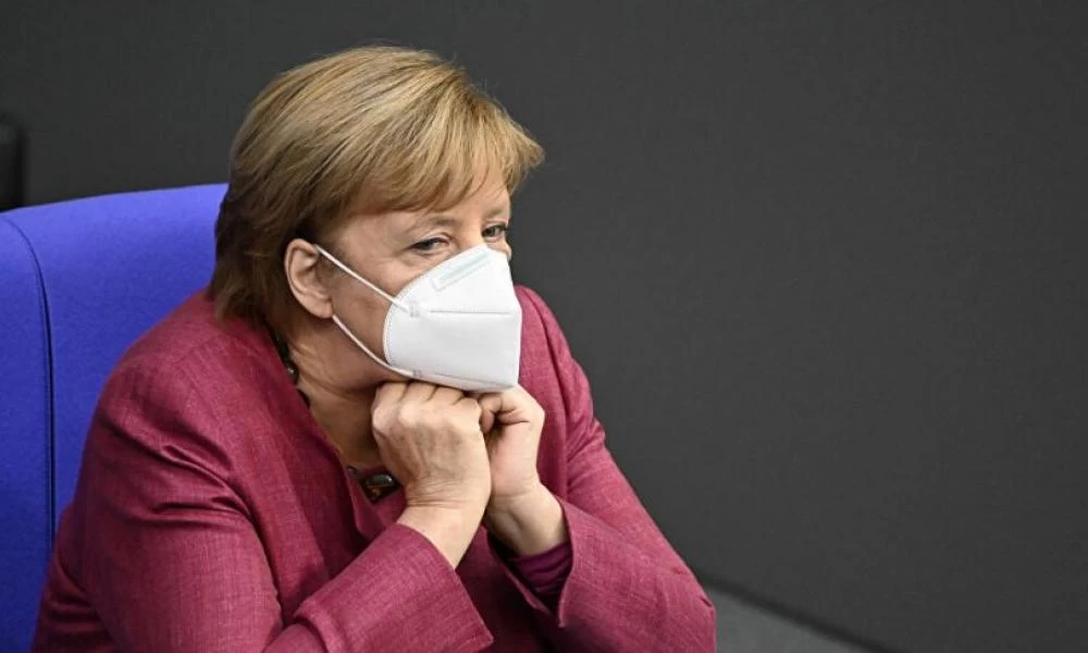 Politico: «Η Κομισιόν αφήνει τη Γερμανία να ξεφύγει παραβιάζοντας τους όρους για το εμβόλιο»